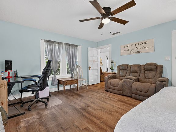 5th image of 110 W Brown St