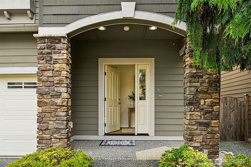 3rd image of 21521 37th Avenue SE