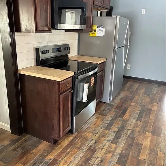 1014 Victory Hwy #2 — Photo 6