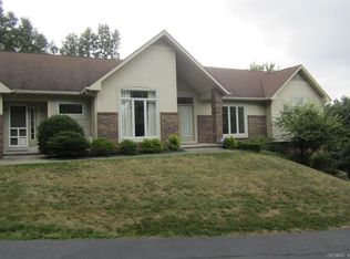 7 Lands End Rise, Pittsford, NY 14534