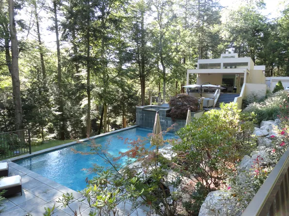 33 Hemlock Hill Rd, Pound Ridge, NY 10576