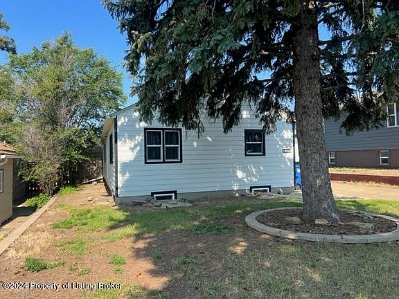 3rd image of 633 2nd Ave E