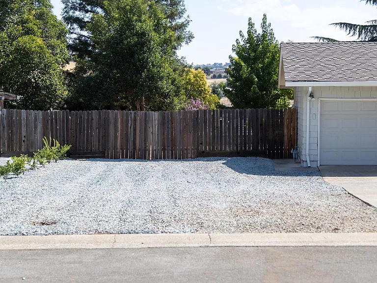 3803 Yellowstone Ct — Photo 5