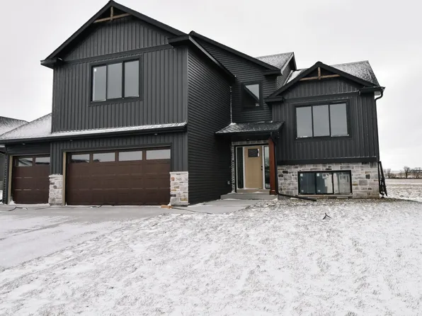 348 Highlands Ave, Zumbrota, MN 55992