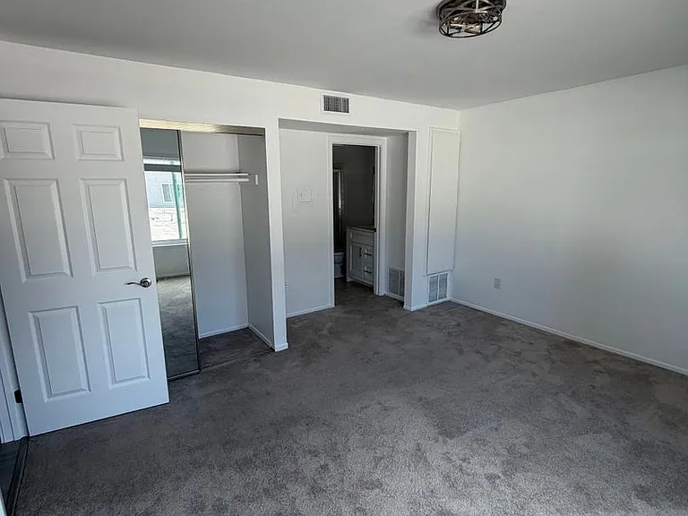 13042 Riverside Dr — Photo 10