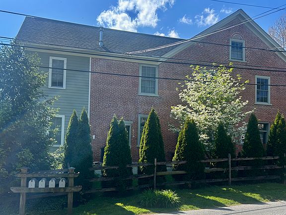 2nd image of 827 Wollaston Rd APT 4