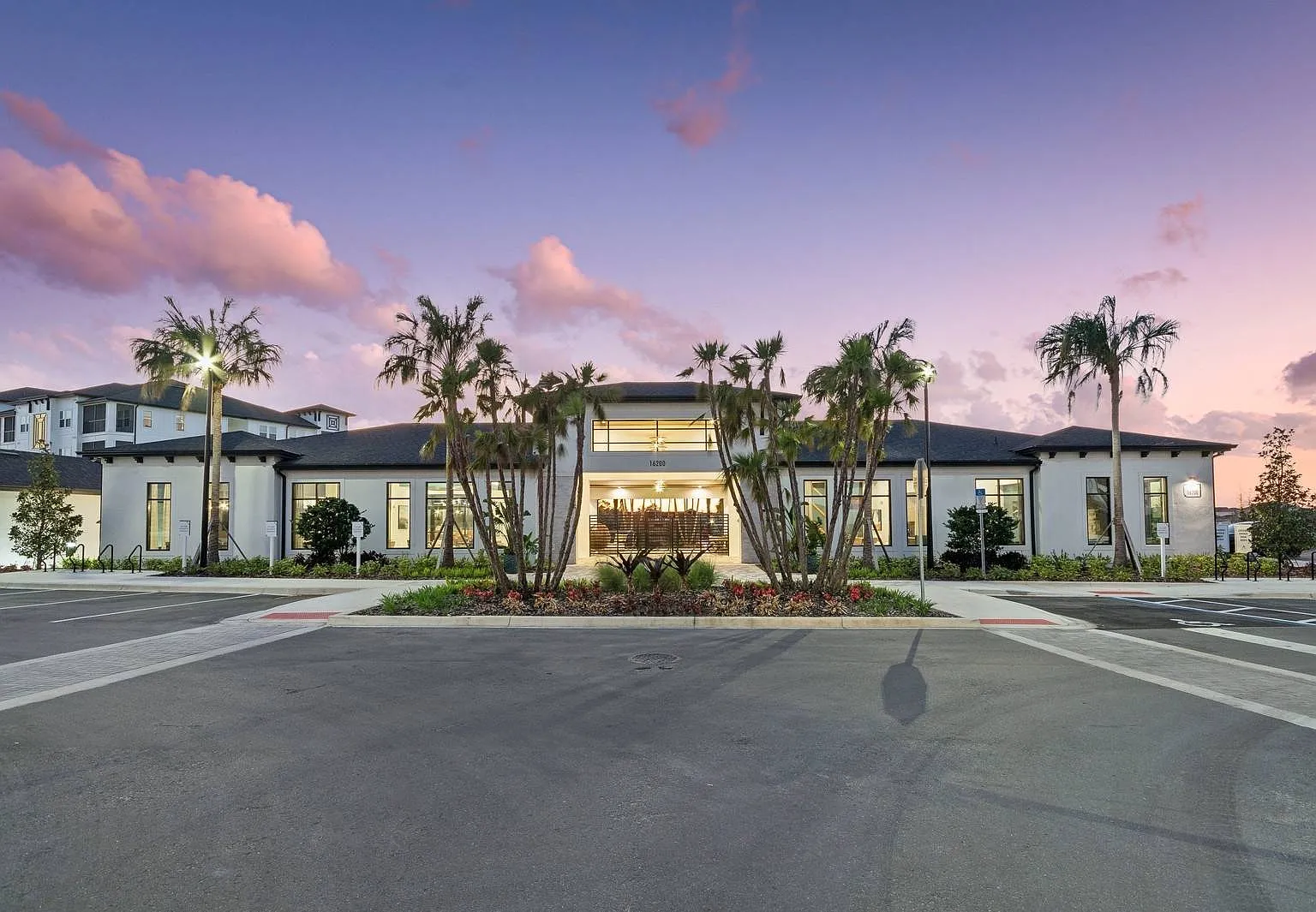 Waterleigh Village Luxury Apartments — Photo 1