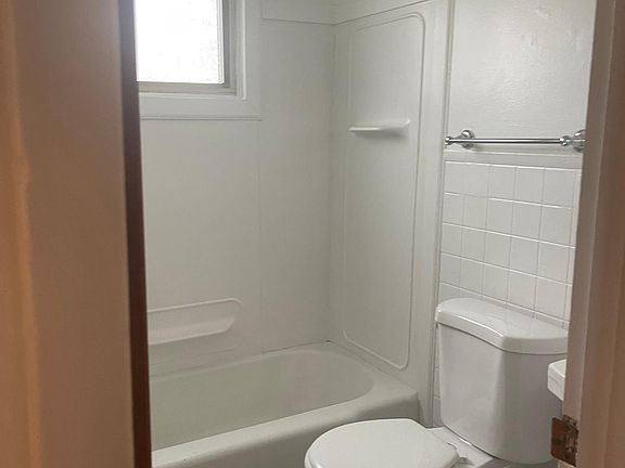 5th image of 398 Roy Ave APT 14