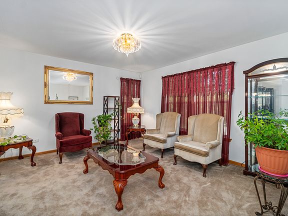 3rd image of 511 Silver Leaf Dr