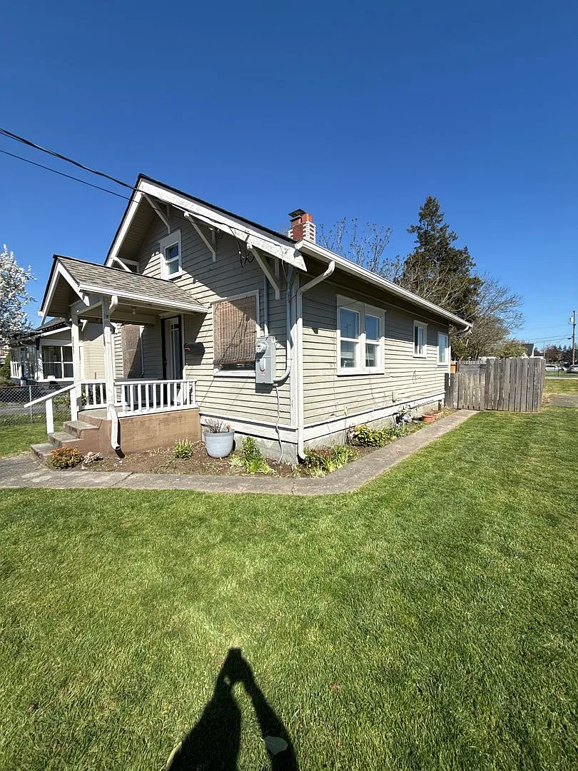 Building Photo - 805 3rd St SW