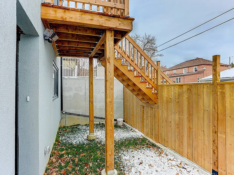 2071 Keele St #LOWER — Photo 24