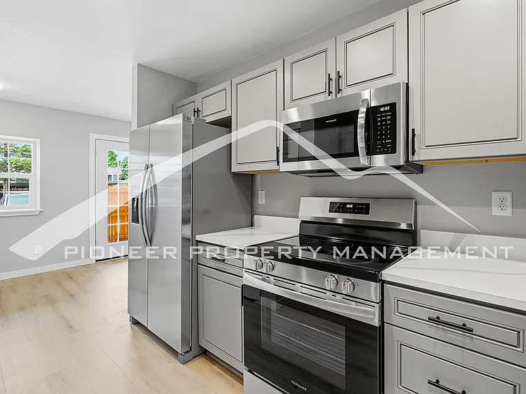 2301 E Fremont Ave #S02 — Photo 8