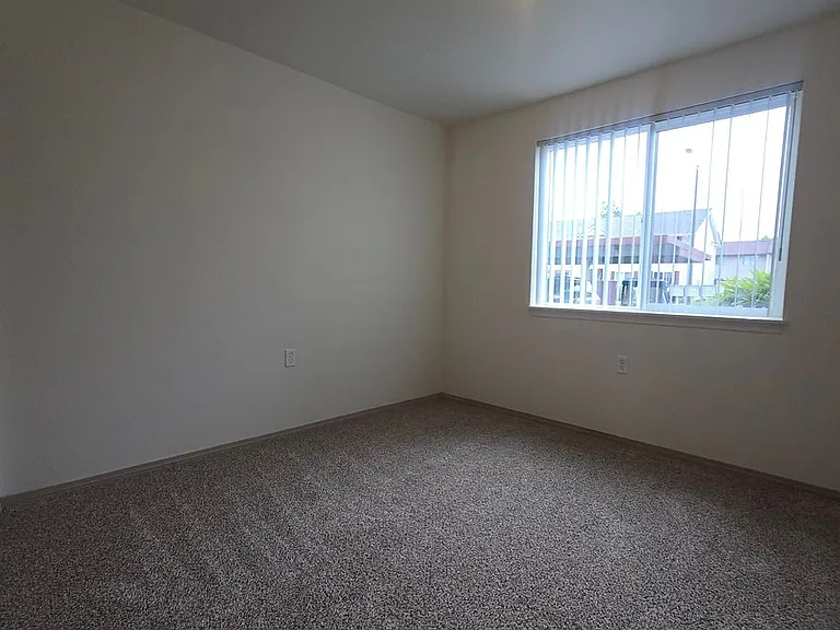 Winfou06-Columbia Village Apartments — Photo 11