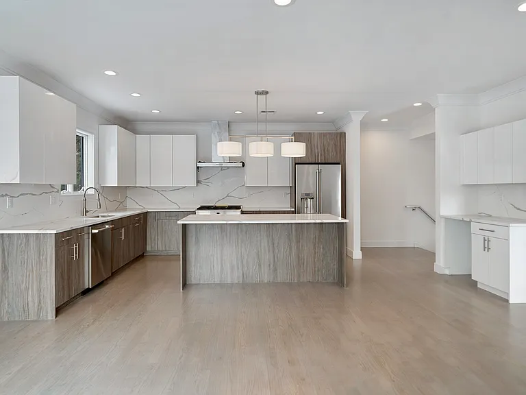 129 Rothwell Ave — Photo 9