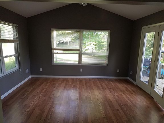 5th image of 1320 N Hickory Dr