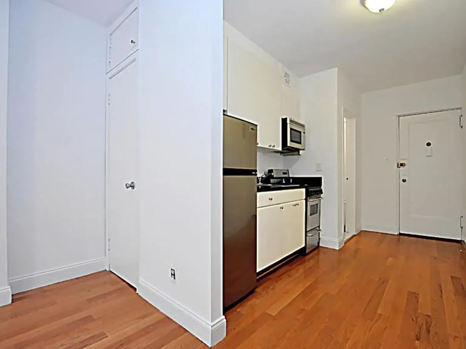 312 West 23rd Street — Photo 2