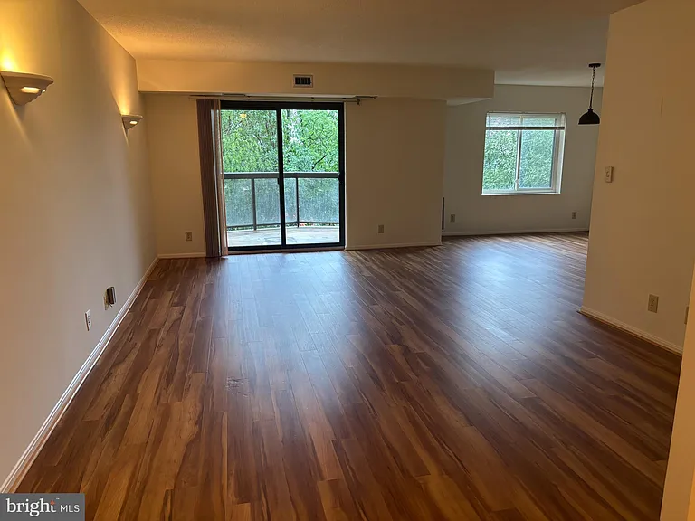 8370 Greensboro Dr #422 — Photo 3