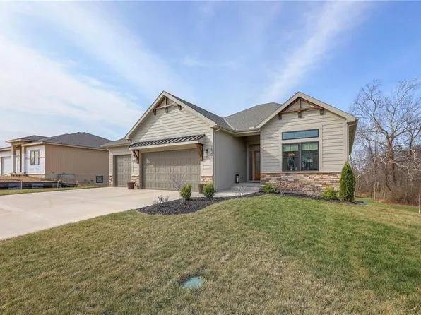 1820 Homestead Dr, Liberty, MO 64068