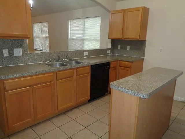 15627 Kippers Dr — Photo 4
