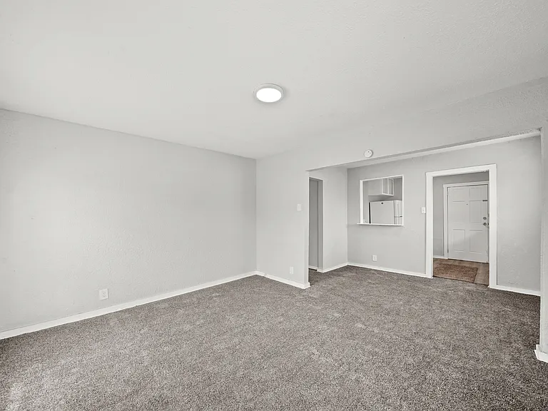 1721 W 5th St — Photo 4