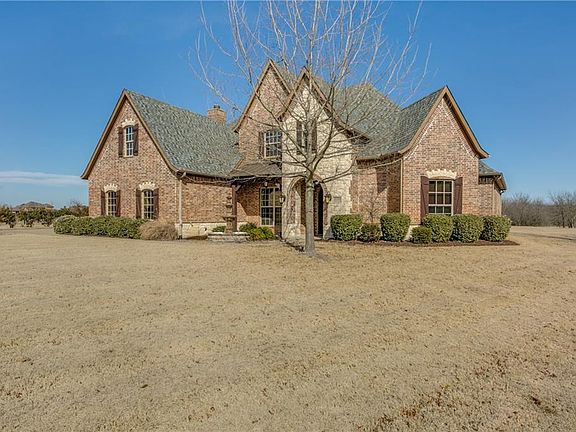 3rd image of 8399 Maplewood Dr