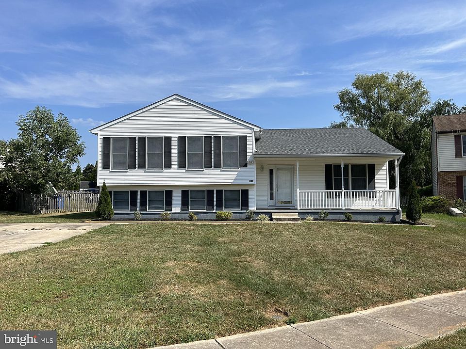 1st image of 809 W Farrow Ct