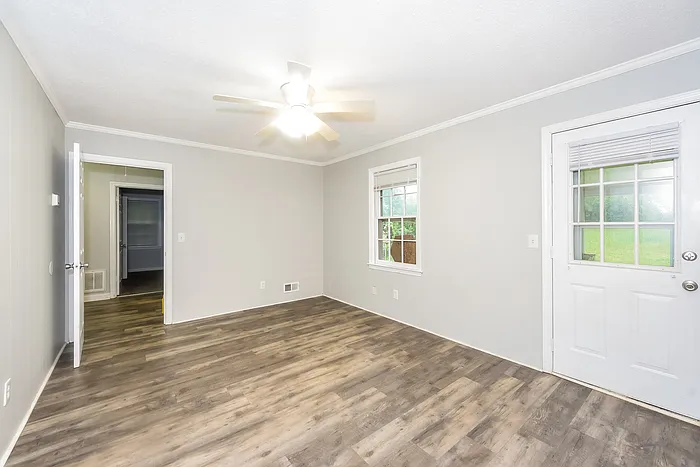 7307 Patricia Dr — Photo 2