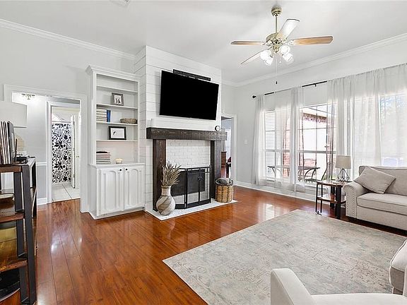 4th image of 8106 Versailles Dr