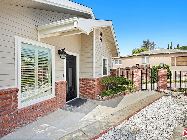 2910 Santa Carlotta St — Photo 40