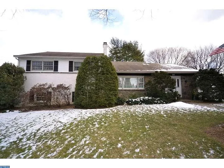 641 Crossfield Rd photo 1