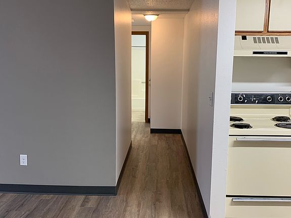 3rd image of 614 Dakota Ave APT 208