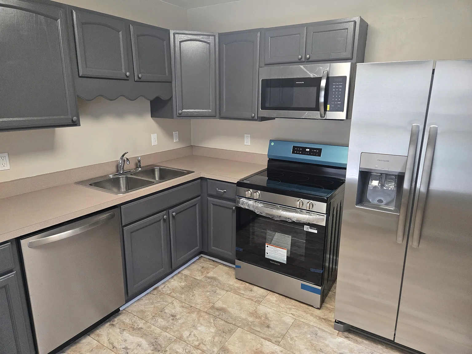 3 bed, 1040 sqft, $2,100 — Photo 4