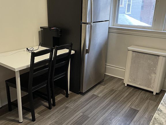 2nd image of 2-8 Lynwood Pl #10969444