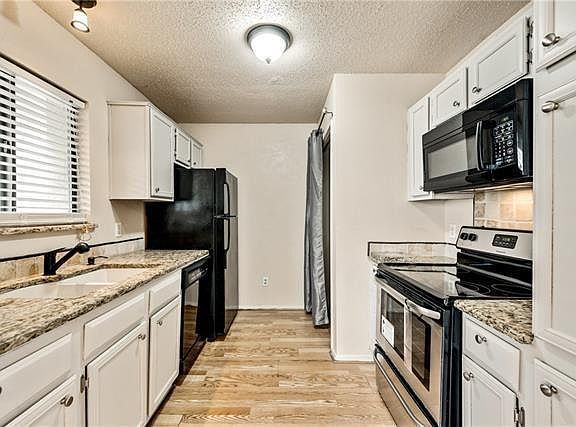 Brighter picture of kitchen (old flooring and paint) 