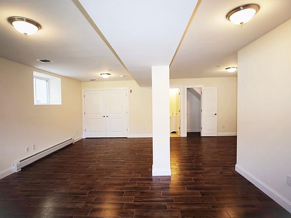 5th image of 292 Bradford Ave Floor 1
