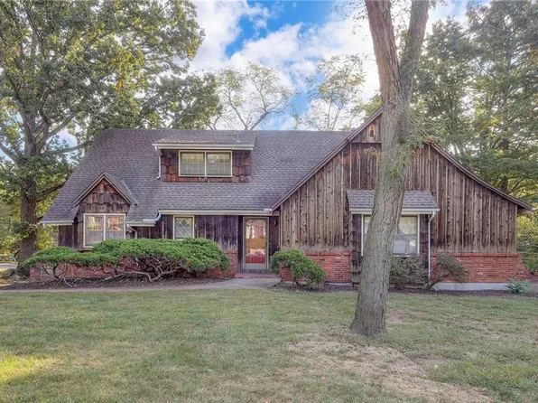 10013 Linden St, Overland Park, KS 66207