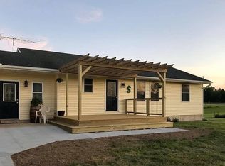 1203 Old Barn Ln, Freeport, MI 49325
