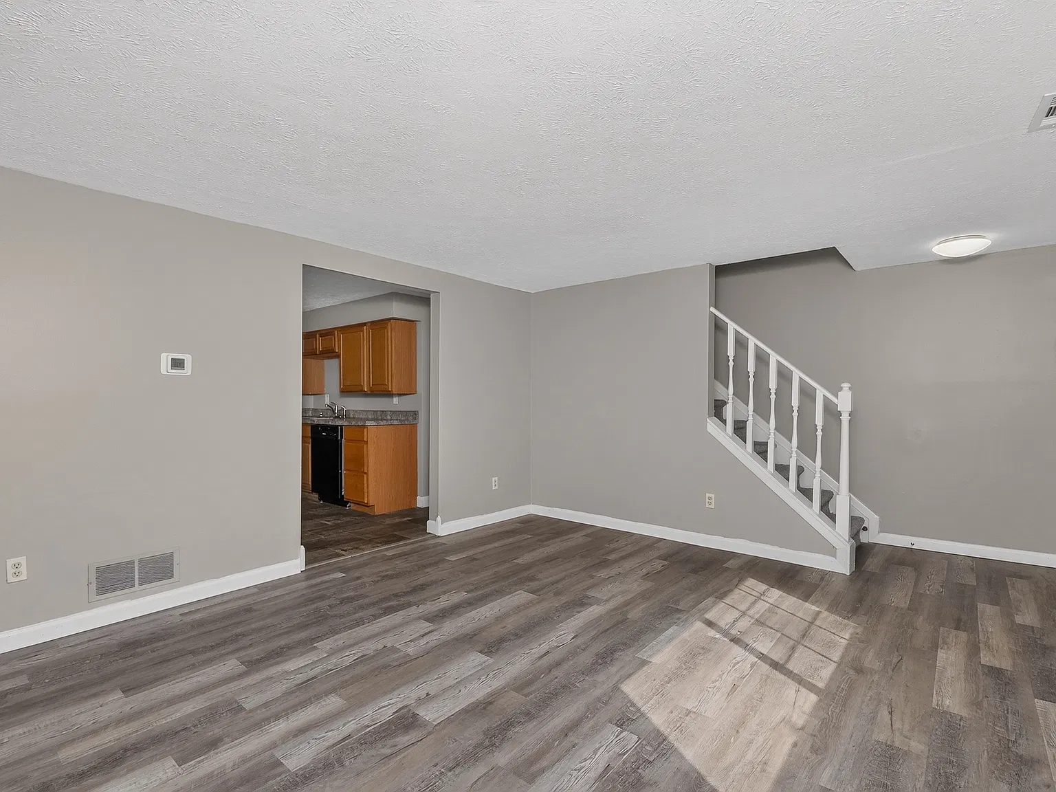 3 bed, 1.5 bath, 1200 sqft, $1,750 — Photo 3