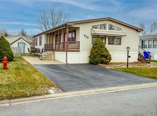 625 Birchwood Dr, Lockport, NY 14094