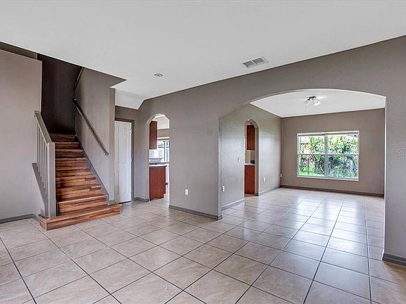 5th image of 401 Magpie Ct