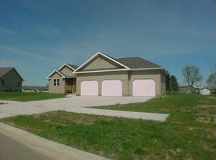 720 Leeward Ct, Ithaca, MI 48847
