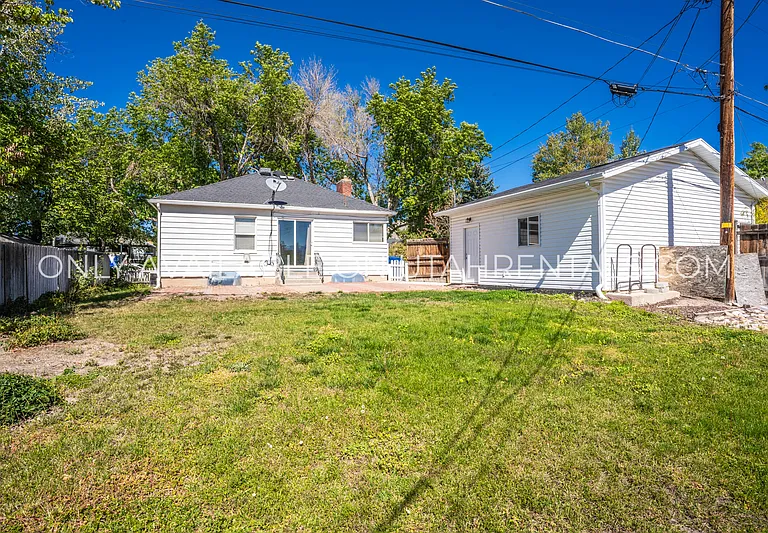 1968 E Blaine Ave — Photo 5