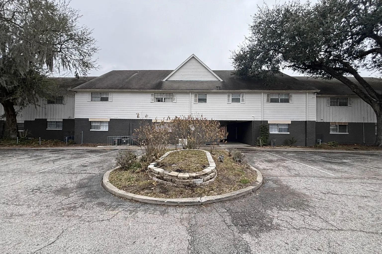 University Place Apartments — Photo 1