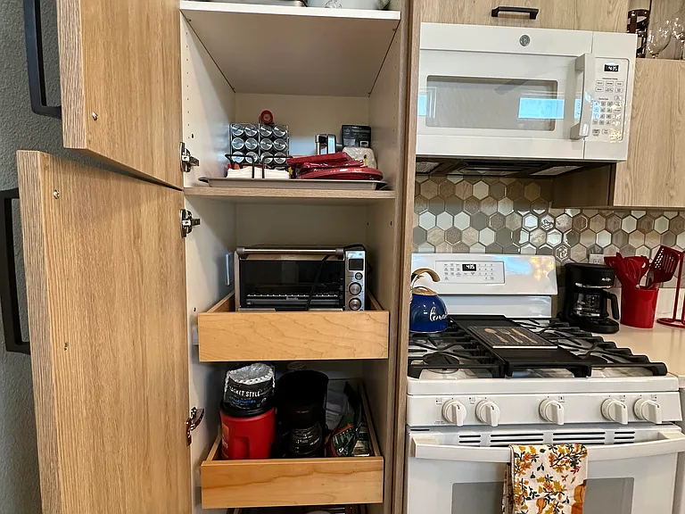 Fully stocked kitchen with good storage