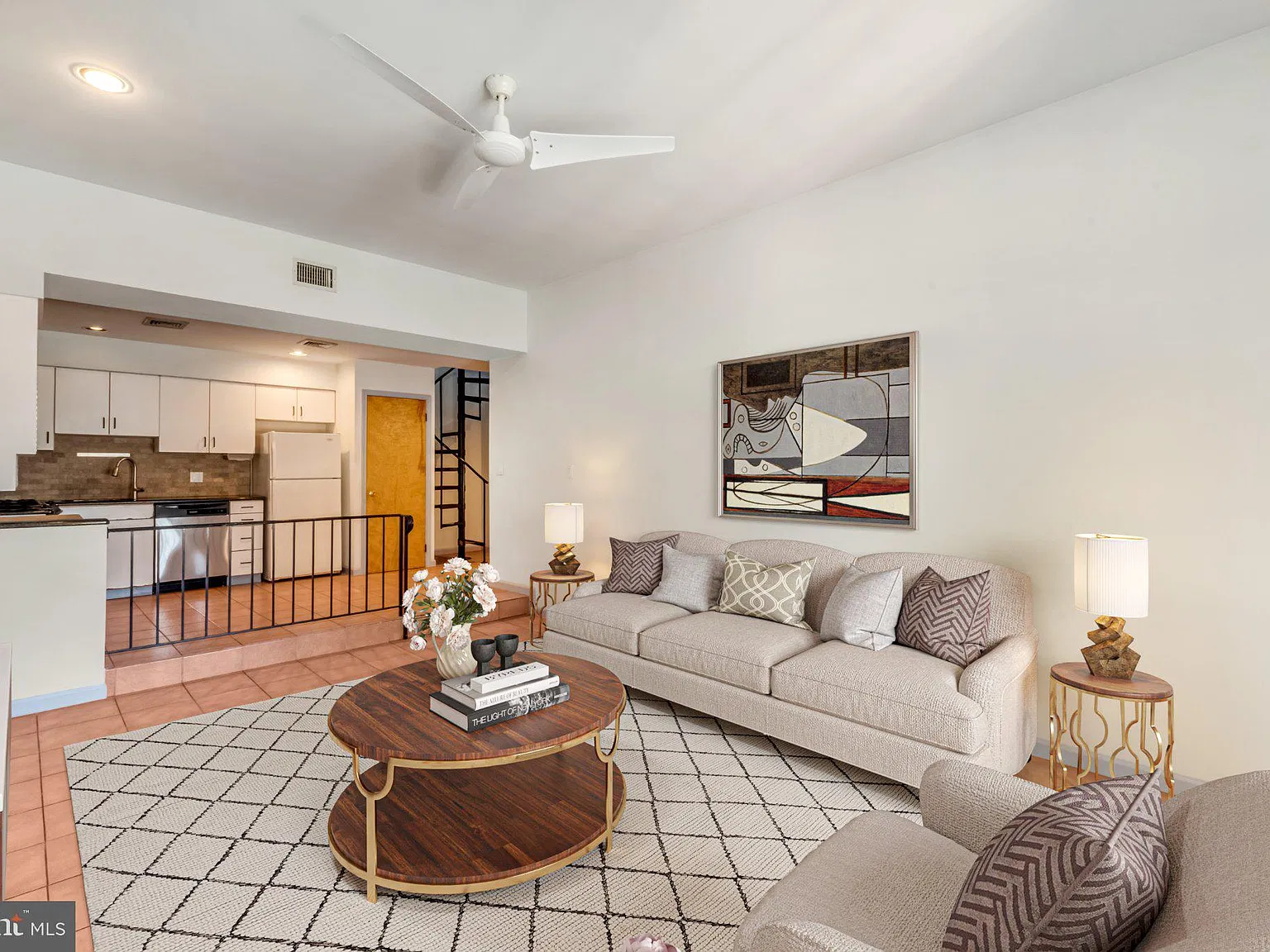 2 bed, 2.0 bath, 5928 sqft, $2,100 — Photo 2