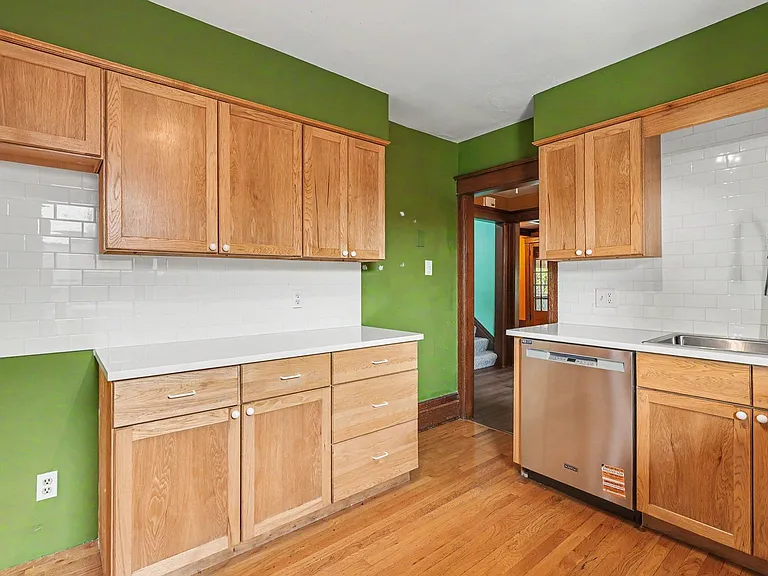 1270 N Emerson — Photo 7