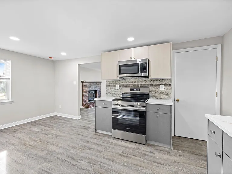20 E Monument Ave — Photo 5