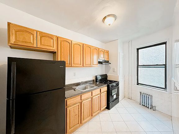 3rd image of 134 Haven Ave #4D