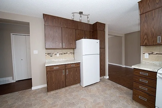 153 Woodvale Road West NW — Photo 16