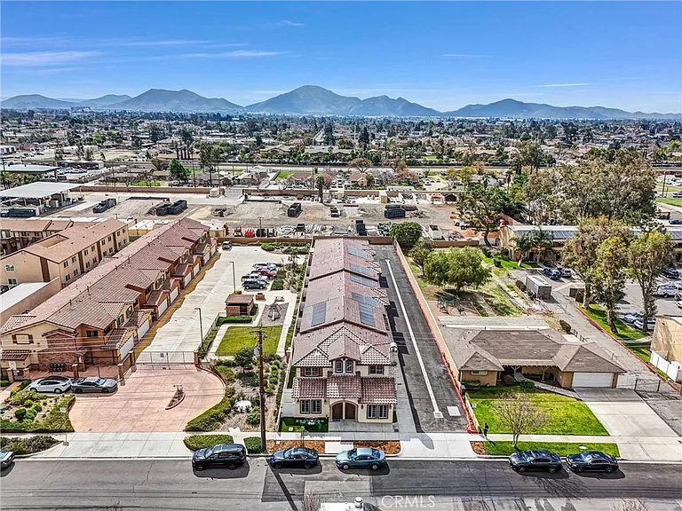 16385 Valencia Ave #3 — Photo 33
